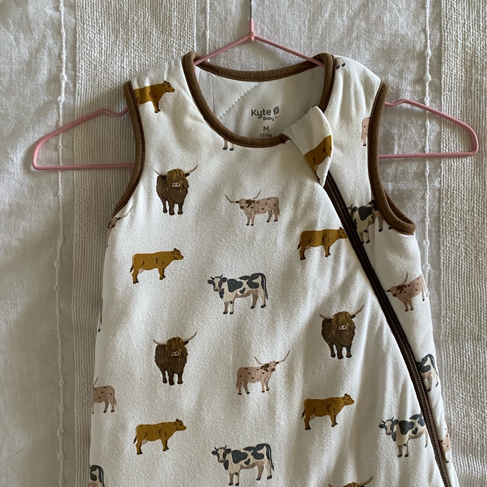 BUNDLE Burt’s Bee baby linen blanket new & KTE baby sleep sack new condition